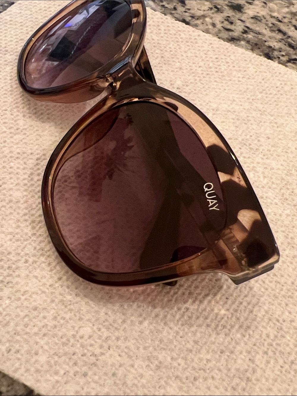 QUAY • It’s My Way brown tortoise gradient cat eye sunglasses - Picture 4 of 4